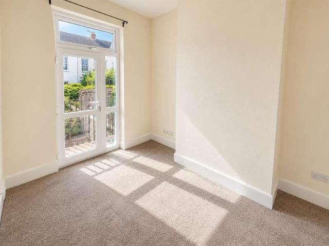 Flat for sale in Hanover & Queen's Park, Brighton