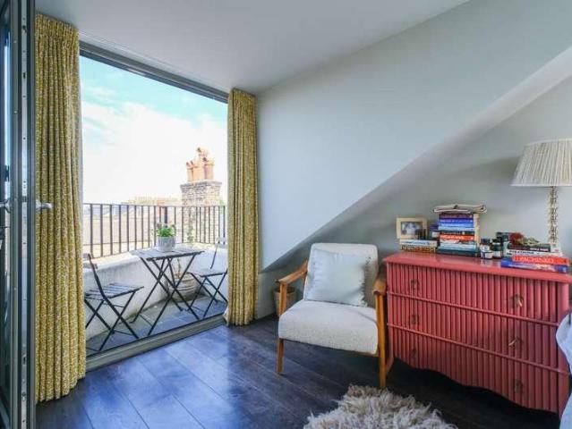 Flat for sale in Brondesbury, Greater London