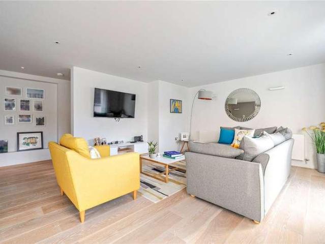 Flat for sale in Marlborough, Easton Royal