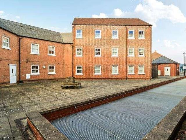 Flat for sale in Coldharbour, Buckinghamshire