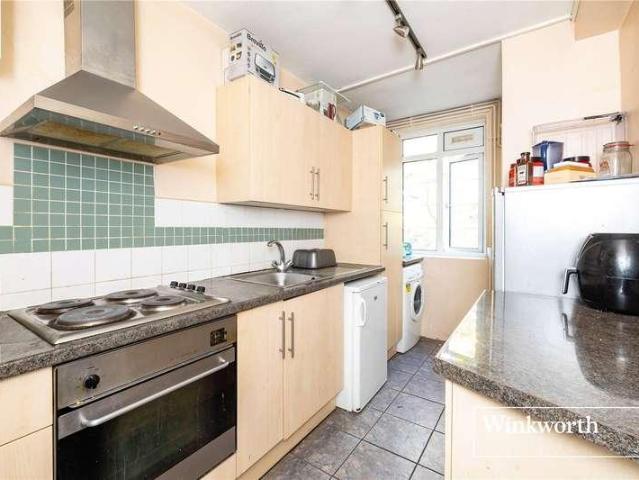 Flat for sale in Hendon, Greater London