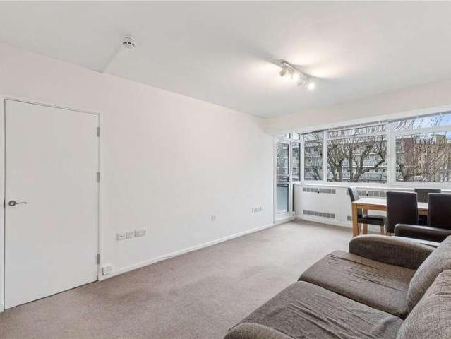 Flat for sale in Paddington, Greater London