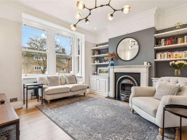 Flat for sale in London Borough of Ealing, Greater London