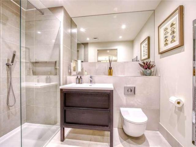 Flat for sale in Canford Cliffs, Poole