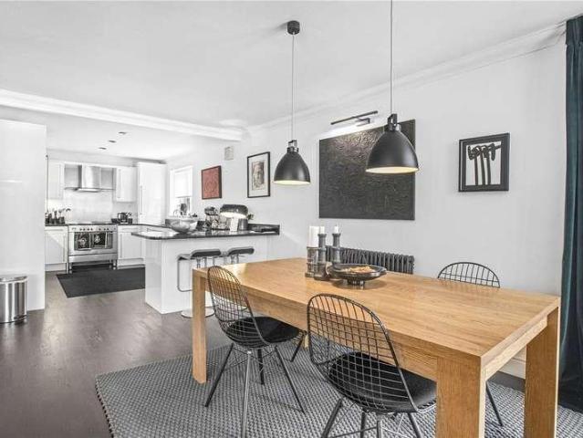 Flat for sale in Finsbury, Greater London
