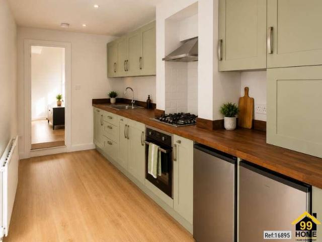 Flat for sale in Mile End, Greater London