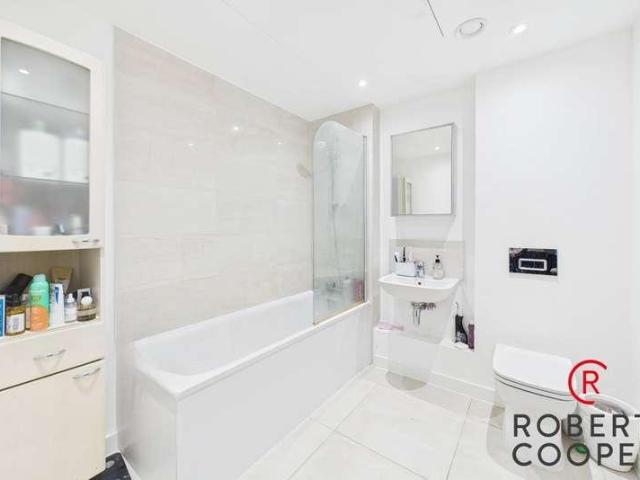 Flat for sale in Greater London