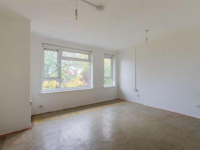 Flat for sale in Penylan, Cardiff