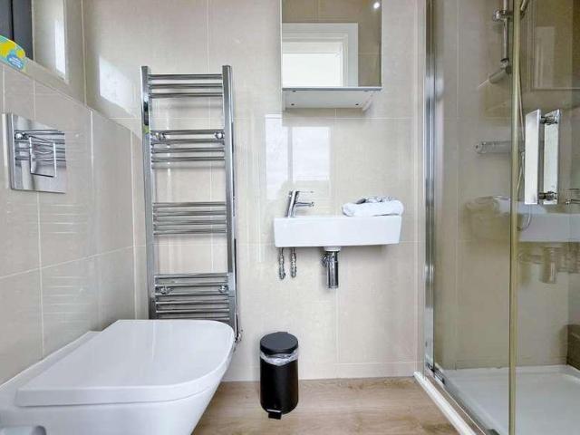 Flat for sale in Chinatown, Calderstones