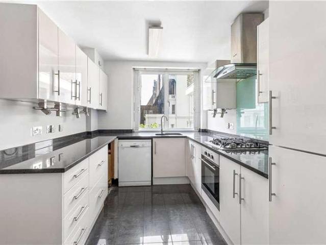 Flat for sale in South Kensington, Greater London