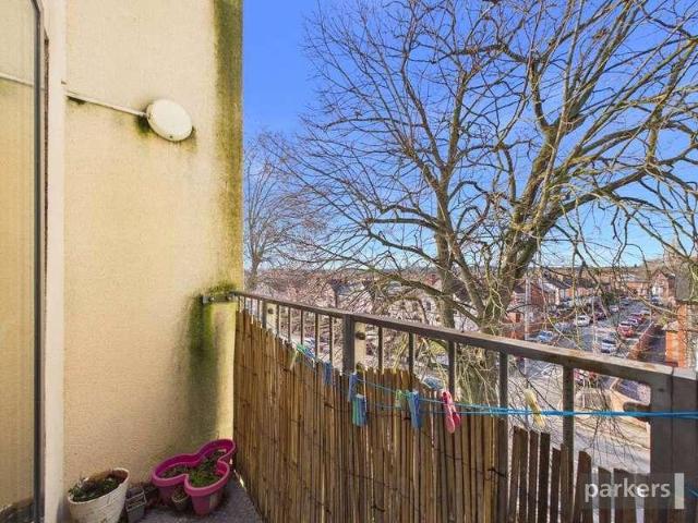 Flat for sale in Whitley, Reading