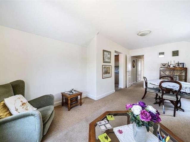 Flat for sale in Sunninghill and Ascot, Sunninghill