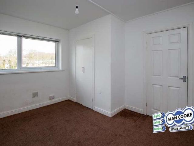 Flat for sale in West Yorkshire