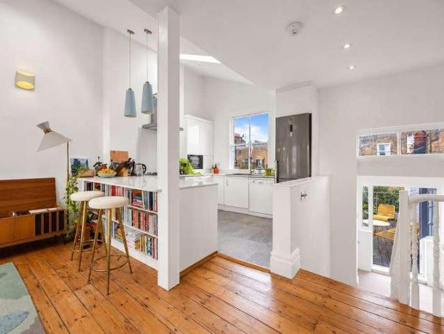 Flat for sale in Kilburn, Greater London