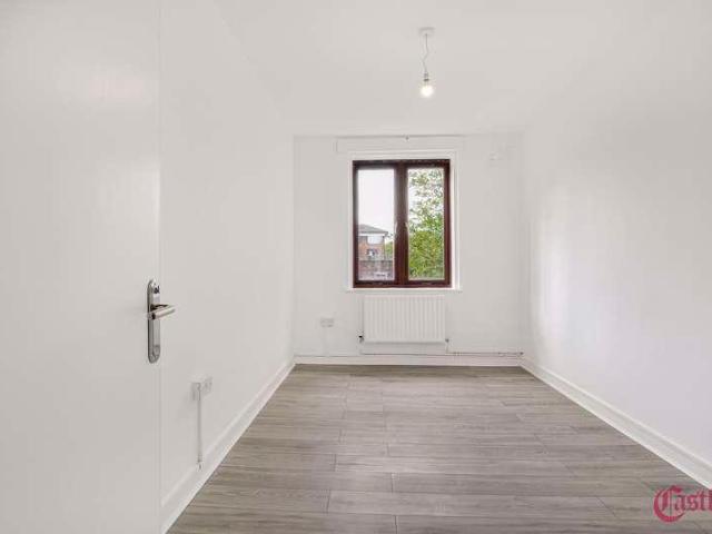Flat for sale in Clapton, Upper Clapton