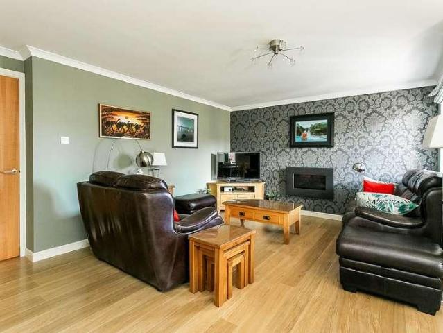 Flat for sale in North Leith, Leith