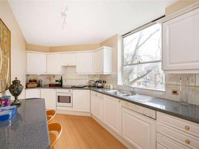 Flat for sale in Maida Vale, Greater London