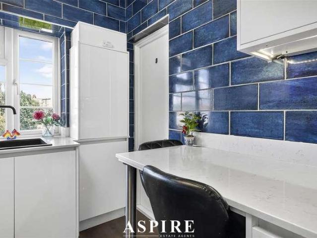 Flat for sale in Alton Barnes, Essex