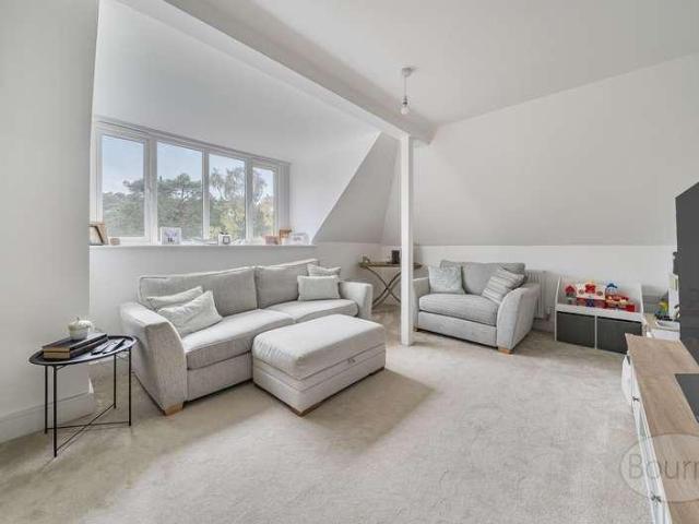 Flat for sale in Heatherside, Heol-las