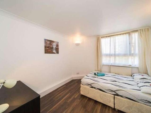 Flat for sale in Brompton, Greater London