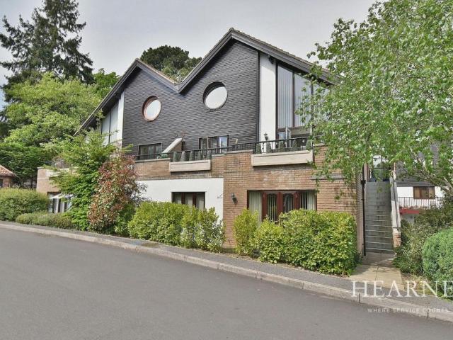 Flat for sale in Tricketts Cross, Ferndown