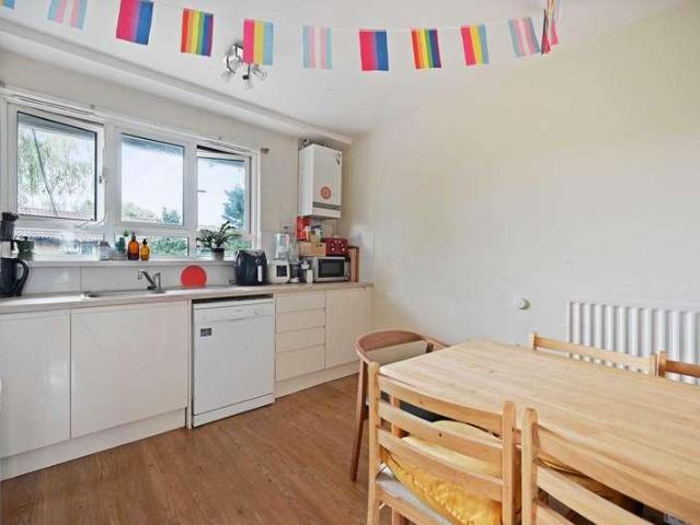 Flat for sale in London Borough of Lambeth, Greater London