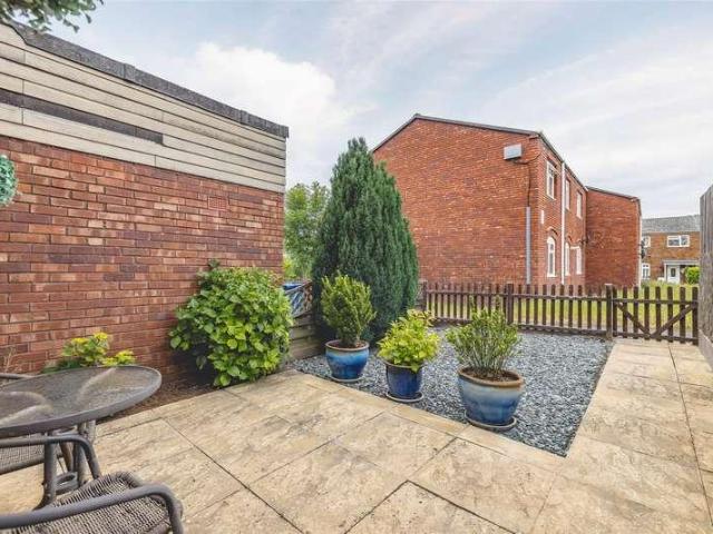 Flat for sale in Windsor, Dedworth