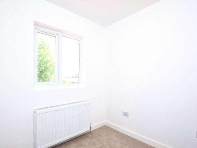 Flat for sale in Lane, Greater London