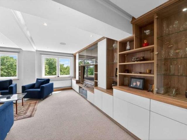 Flat for sale in Mayfair, Greater London