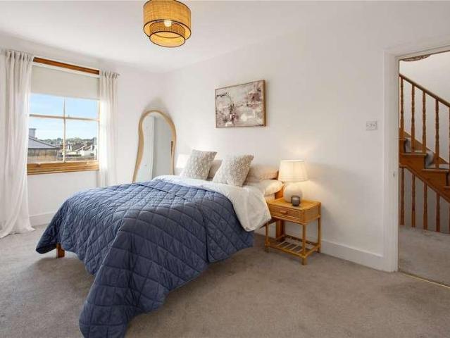 Flat for sale in London Borough of Wandsworth, Greater London