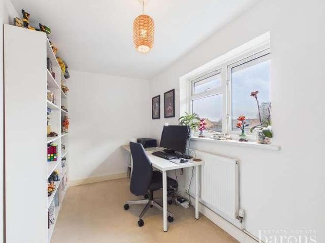 Flat for sale in Buckskin, Priest Down