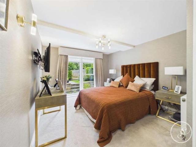 Flat for sale in Roundhay, West Yorkshire