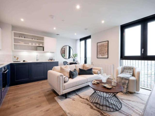 Flat for sale in E15, London