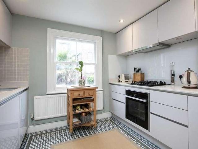 Flat for sale in Peckham, Greater London