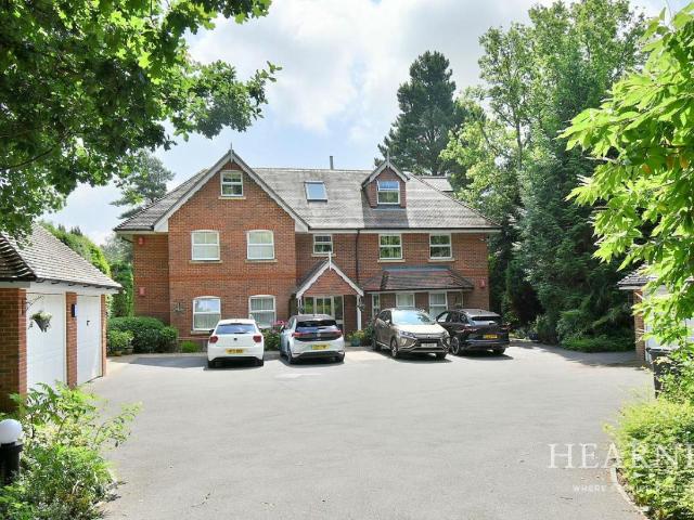 Flat for sale in Tricketts Cross, Ferndown