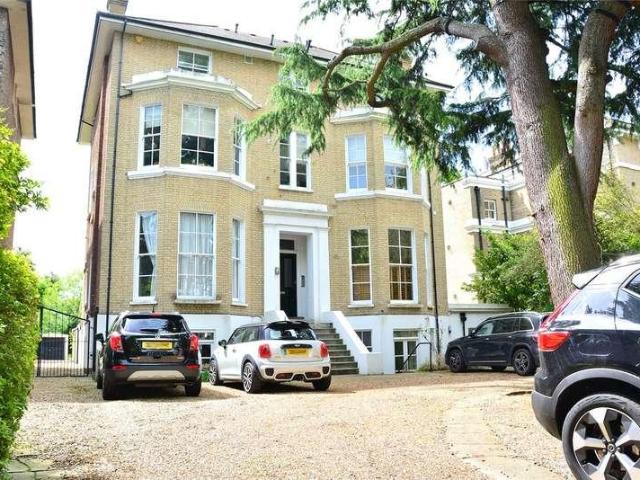 Flat for sale in East Greenwich, Greater London