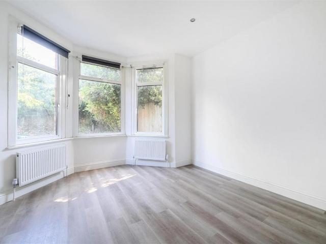 Flat for sale in Harlesden, Greater London