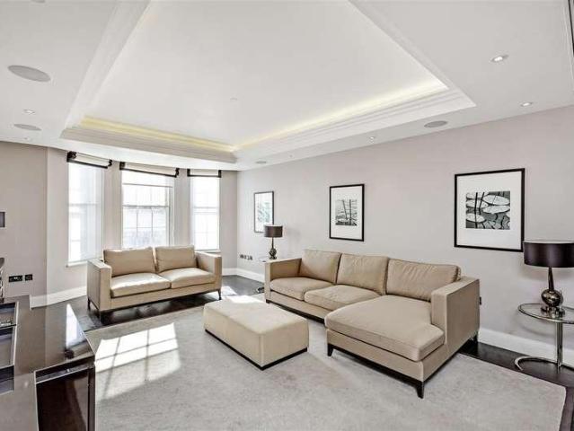 Flat for sale in Victoria, Greater London