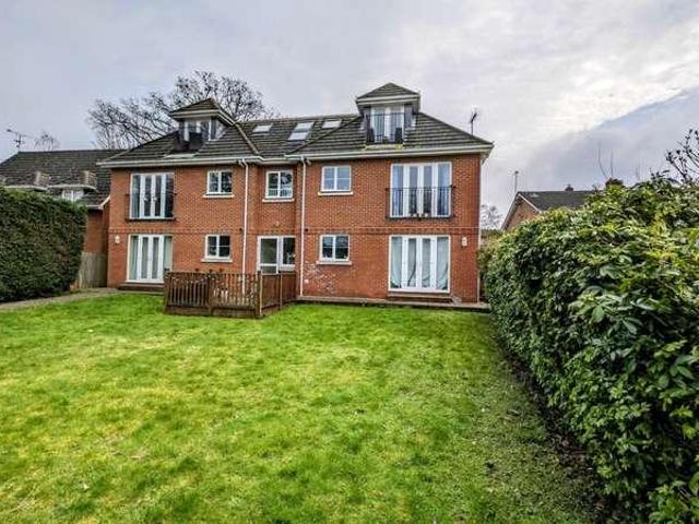 Flat for sale in Bolton Low Houses, Hampshire