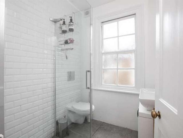 Flat for sale in Peckham, Greater London