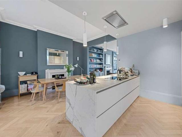 Flat for sale in Maida Vale, Greater London