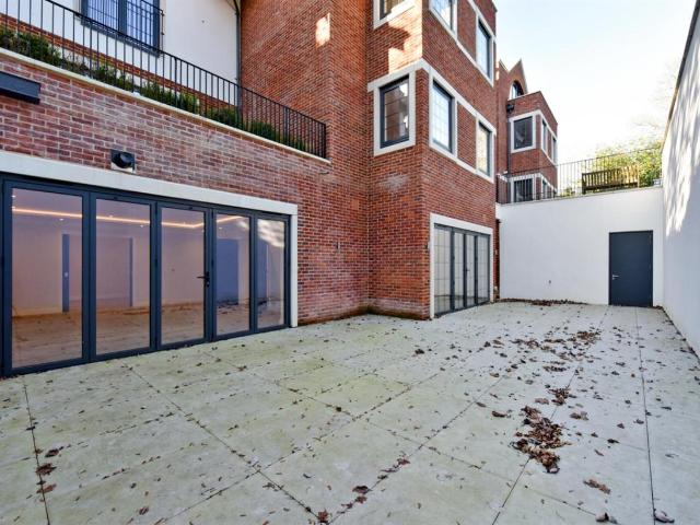 Flat for sale in Penn, Knotty Green