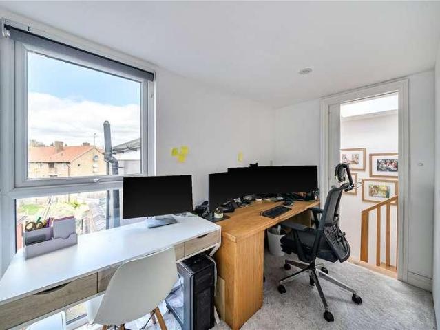 Flat for sale in Muswell Hill, Greater London