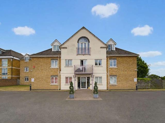 Flat for sale in Lower Halliford, Surrey