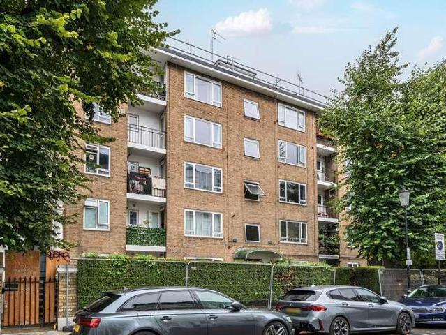 Flat for sale in Maida Hill, Greater London