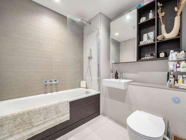 Flat for sale in London Borough of Lewisham, New Cross