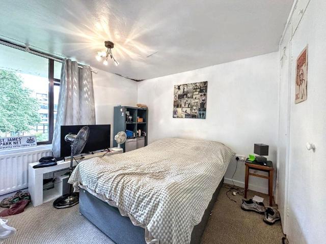 Flat for sale in Sulgrave, Washington