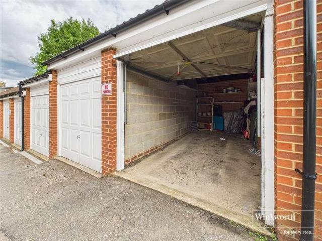 Flat for sale in Hendon, Greater London