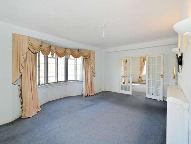 Flat for sale in Maida Vale, Greater London