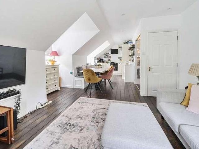 Flat for sale in Watford, Croxley Green